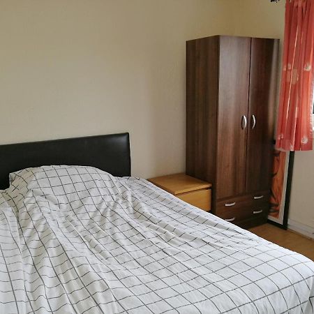 A Double Bedroom Near Glasgow City Centre Not In Great Condition Suitable For Short Stay Экстерьер фото