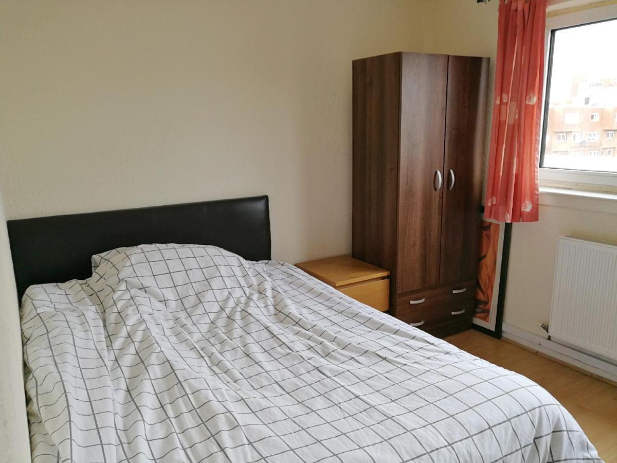A Double Bedroom Near Glasgow City Centre Not In Great Condition Suitable For Short Stay Экстерьер фото