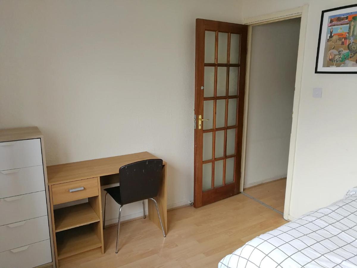A Double Bedroom Near Glasgow City Centre Not In Great Condition Suitable For Short Stay Экстерьер фото