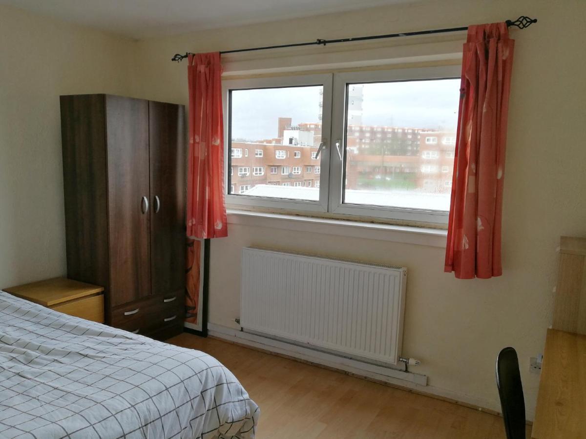 A Double Bedroom Near Glasgow City Centre Not In Great Condition Suitable For Short Stay Экстерьер фото